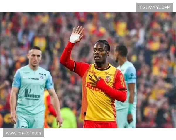 朗斯六连胜领跑法甲：攻防均衡成争冠黑马